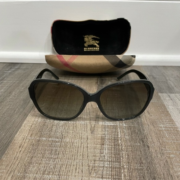 Burberry Sunglasses - Picture 2 of 8